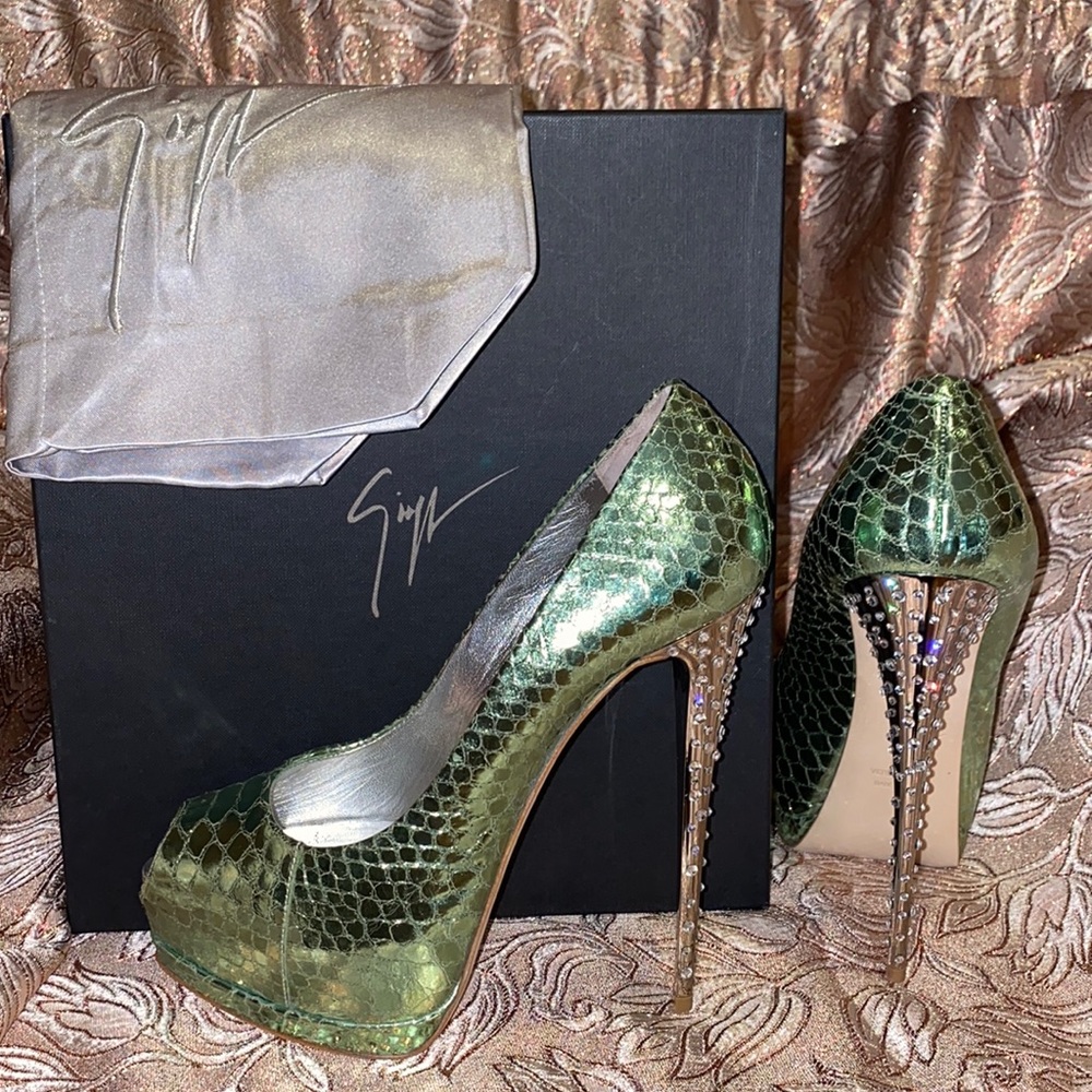 Size 39 Giuseppe Zanottis worn once